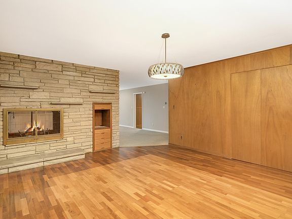 3rd image of 576 Montcalm Pl