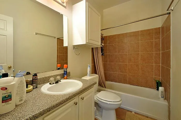 2405 Leon St #202 — Photo 5