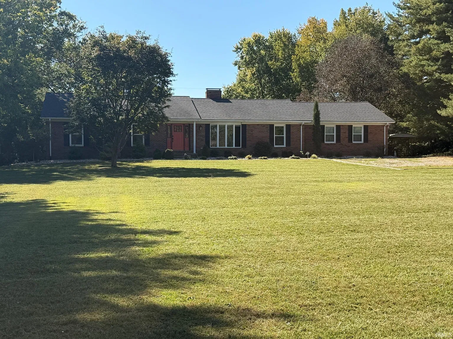 3 bed, 3.0 bath, 3888 sqft, $2,800 — Photo 2