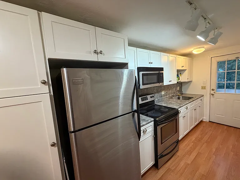 15-17 Chestnut St #1 — Photo 4