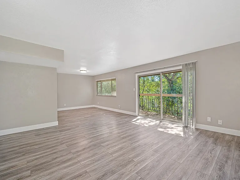 Rollingwood Condominium Rentals — Photo 9