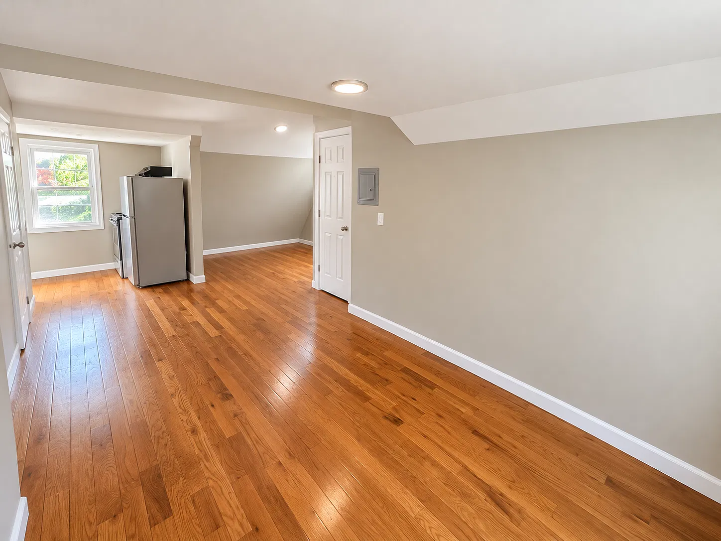 Studio, 850 sqft, $1,345 — Photo 3