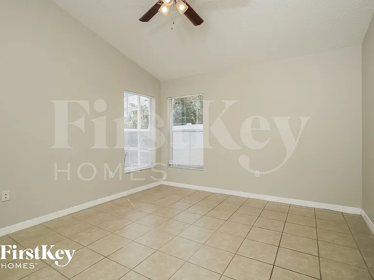 335 Darlington Loop — Photo 8