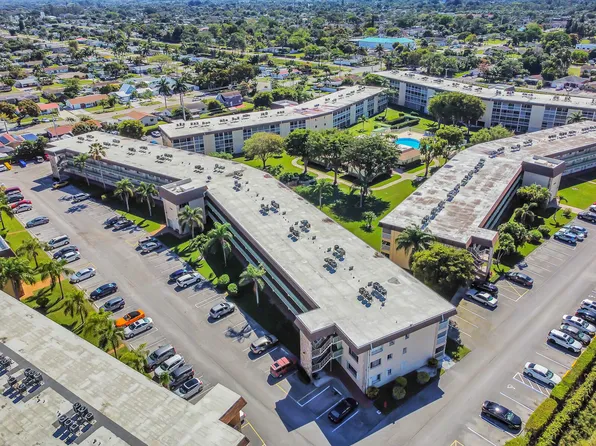 700 Village Green Court #221, Palm Springs, FL 33461