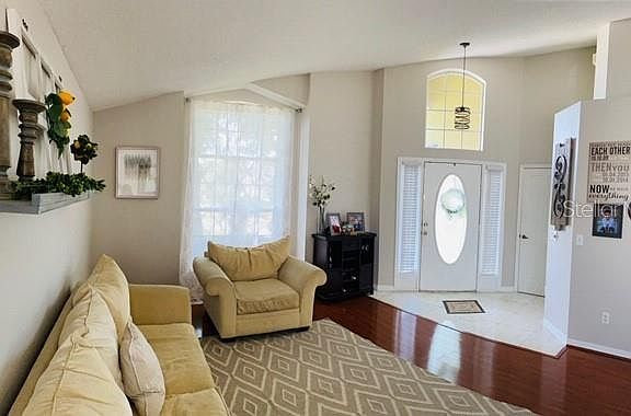 4th image of 904 Rosinia Ct