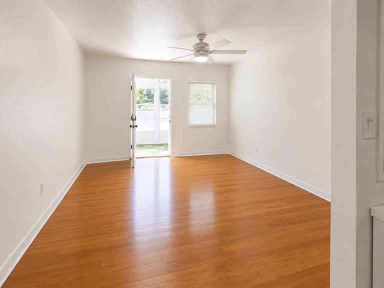742 22nd Ave N #1/2 — Photo 5