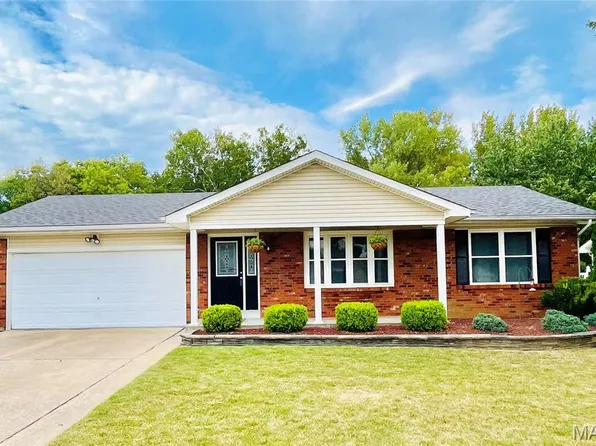 50 Sunny View Dr, Saint Peters, MO 63376