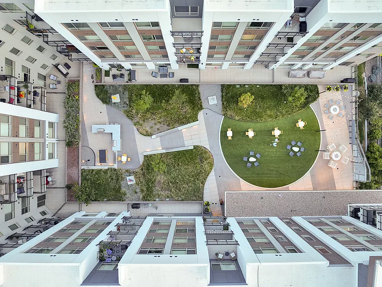 Vue West — Photo 1