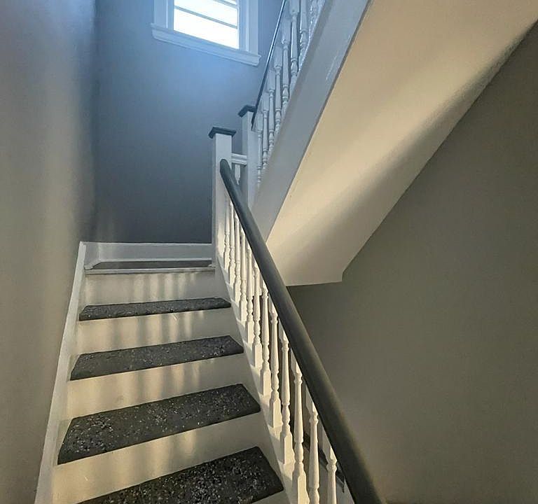 1st image of 94 Isabella Ave Floor 2