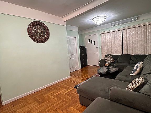 3rd image of 1113 Underhill Ave