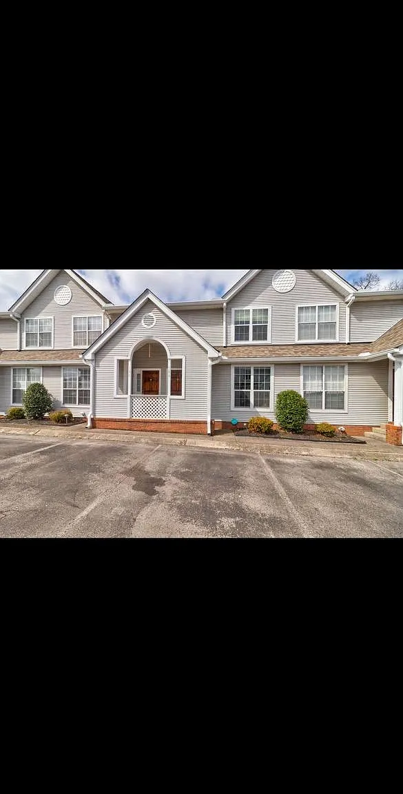 2 bed, 1.5 bath, 1142 sqft, $2,300 — Photo 1