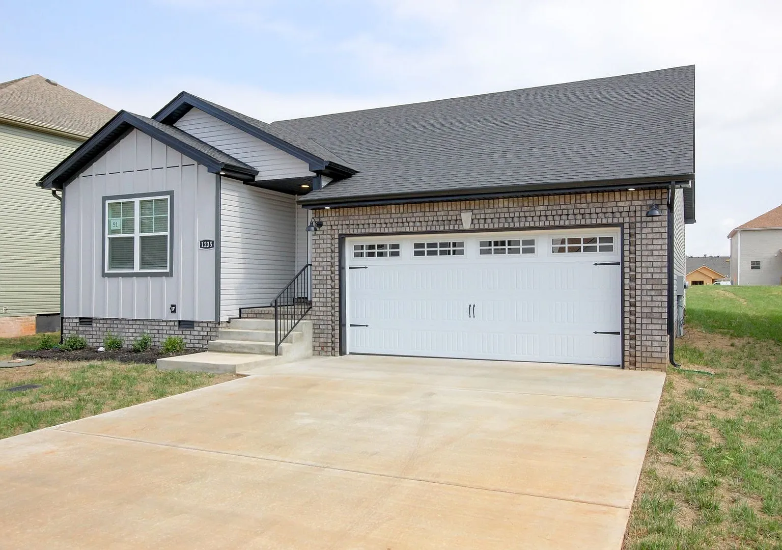 Stunning Home with Open Floor Plan in SANGO!! — Photo 4