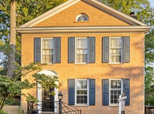 2810 N Glade St NW, Washington, DC 20016