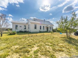 878 County Road 339, La Vernia, TX 78121