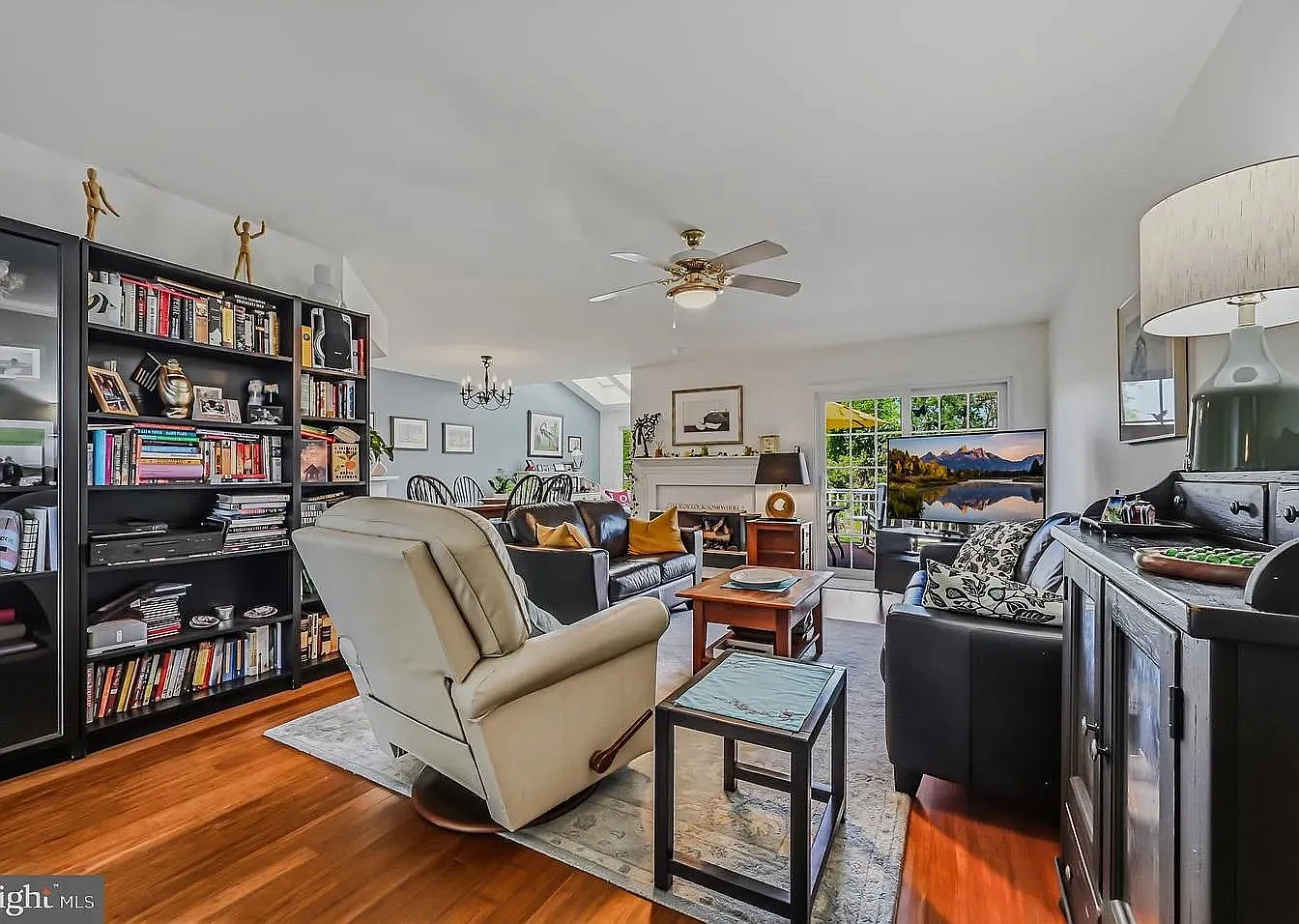 3 bed, 2352 sqft, $3,500 — Photo 3