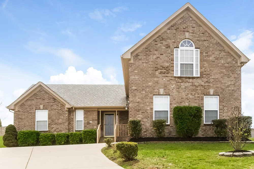 3 bed, 2.0 bath, 1834 sqft, $3,510 — Photo 1