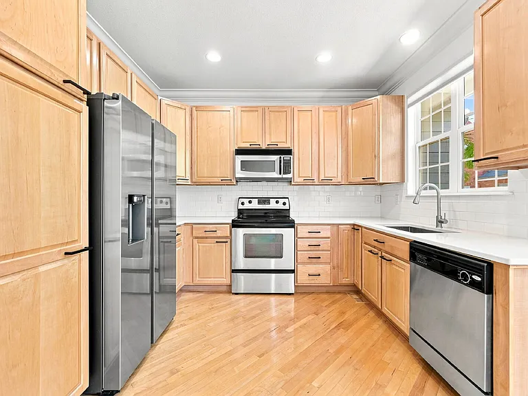9217 Kornbrust Cir — Photo 11