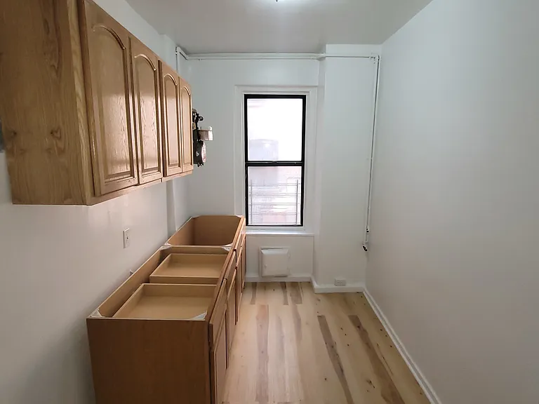 2387 Morris Ave #A7 — Photo 6