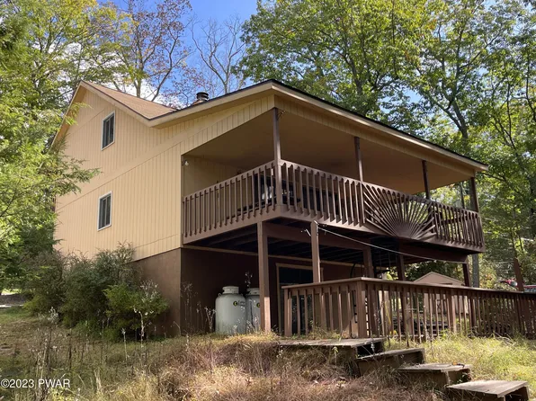 29 Vista Ct, Lakeville, PA 18438