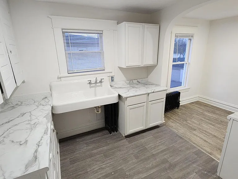 320 W Vine St — Photo 4