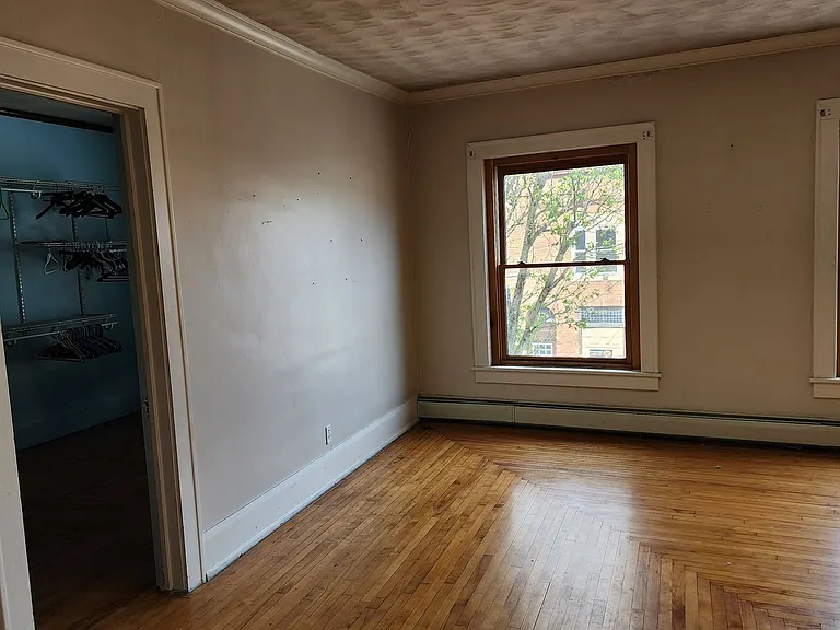 18 N Main St — Photo 3