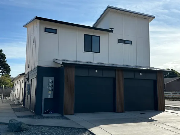 3306 Jayce Ct #2, Fortuna, CA 95540