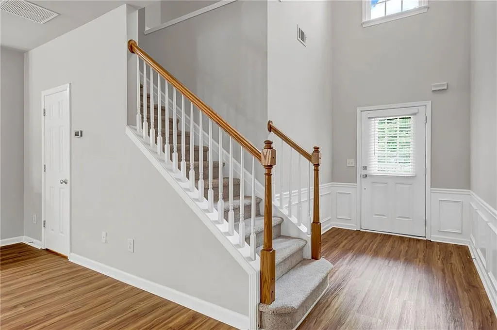 3 bed, 2.5 bath, 1796 sqft, $2,400 — Photo 4