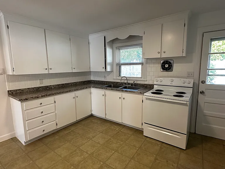 15 Patrick Henry St #22 — Photo 5