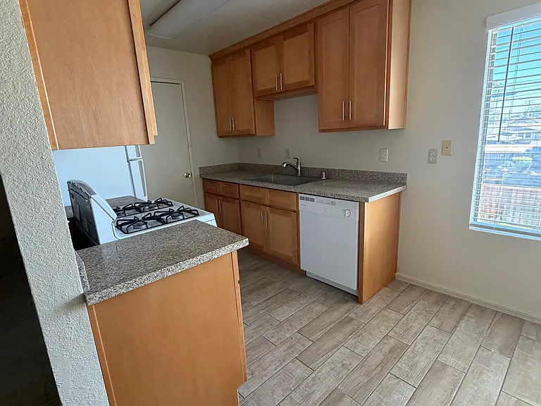 1201 S Central Ave #25 — Photo 5