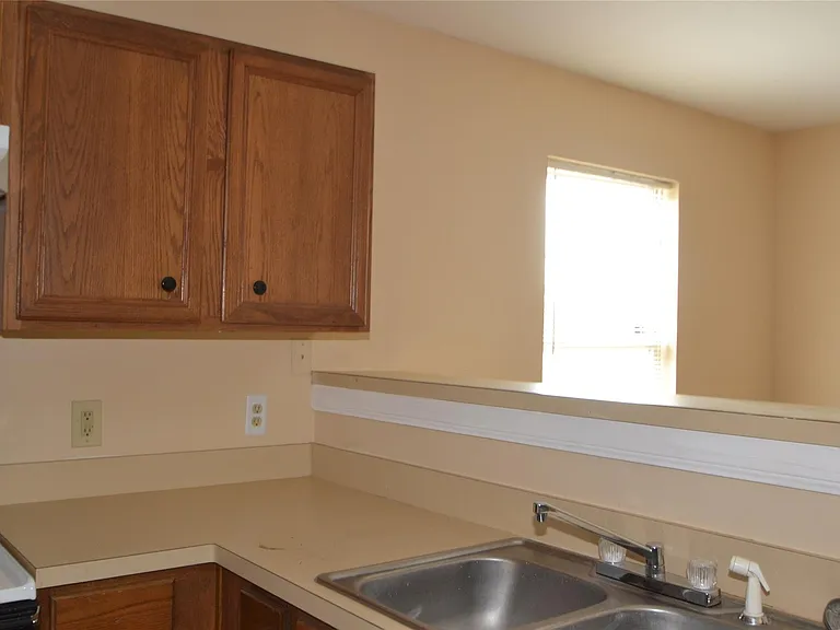 304 Dell Ct #6 — Photo 10