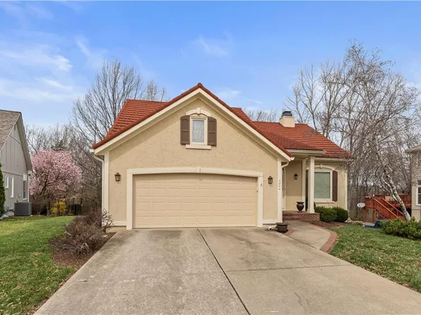 5274 NE Ash Grove Ct, Lees Summit, MO 64064