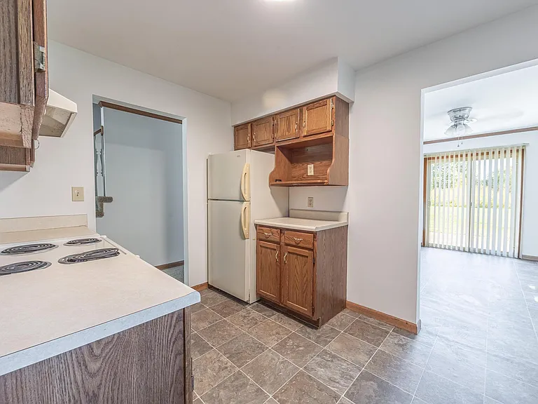 44 Arlington Ct — Photo 8