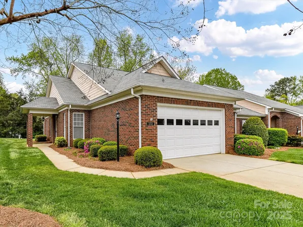 3721 Oak View Ct, Matthews, NC 28105