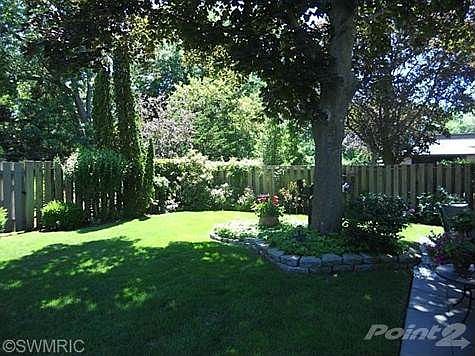 3rd image of 2727 S Lakeshore Dr