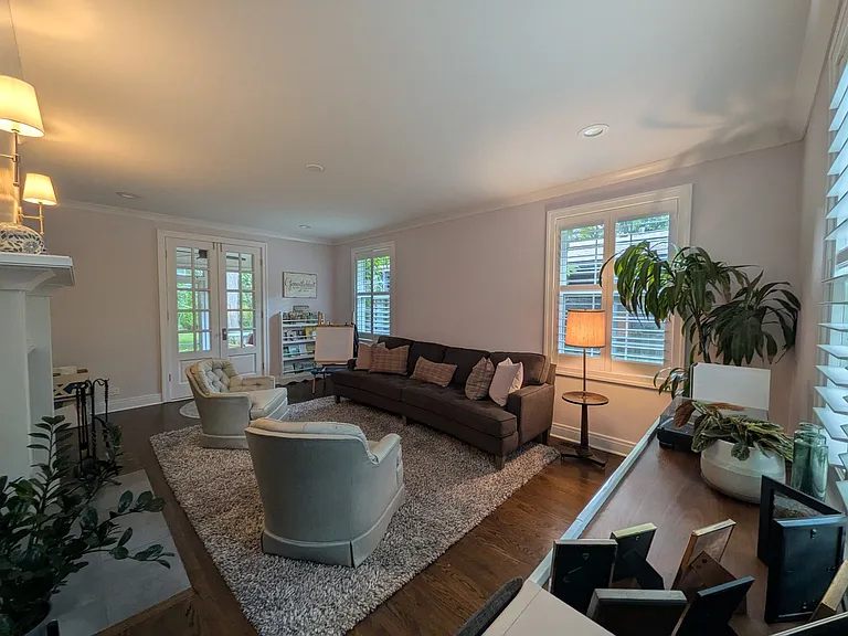 2741 Lincolnwood Dr — Photo 2