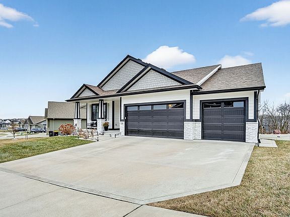 3rd image of 729 Timberview Dr