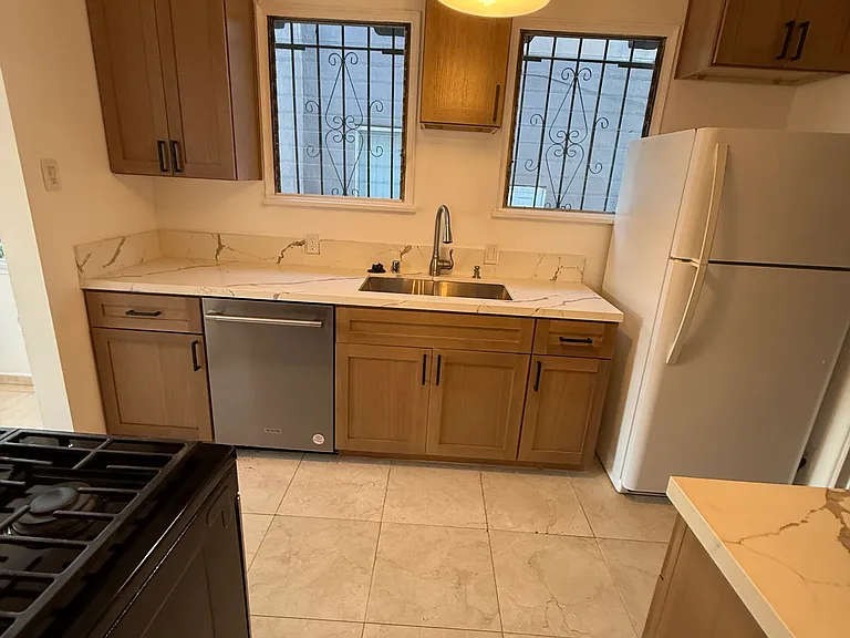 1060 S Corning St — Photo 26