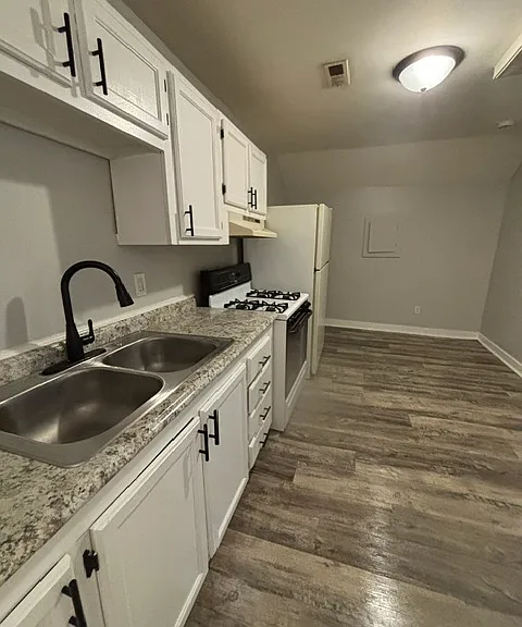 460 Locust St #4 — Photo 1
