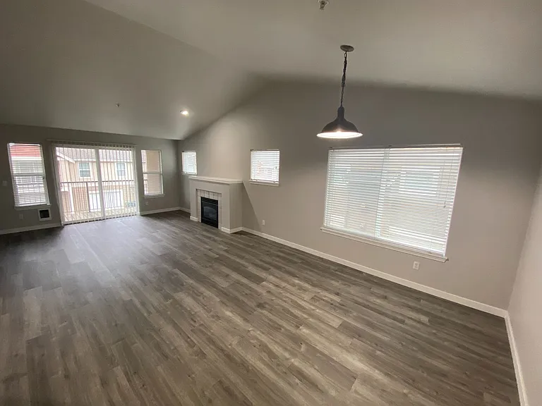 2173 Hammond Ave — Photo 2