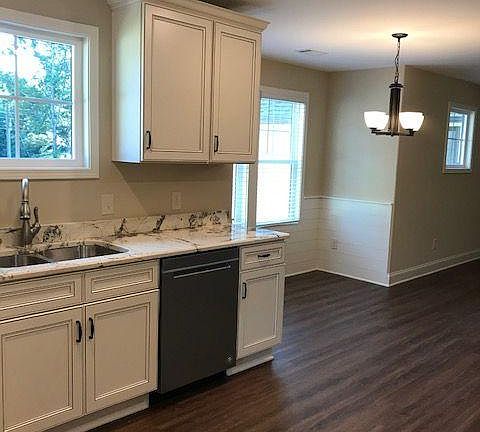 Kitchen - Granite Tops, Stainless Dishwasher, Garbage Disposal, 60/40 Stainless Sink