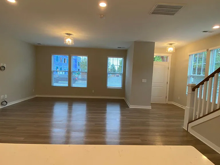512 Main St — Photo 7
