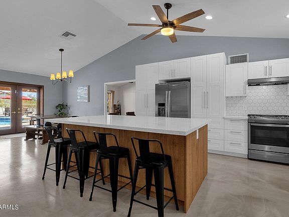 3rd image of 2303 E ORANGEWOOD Avenue