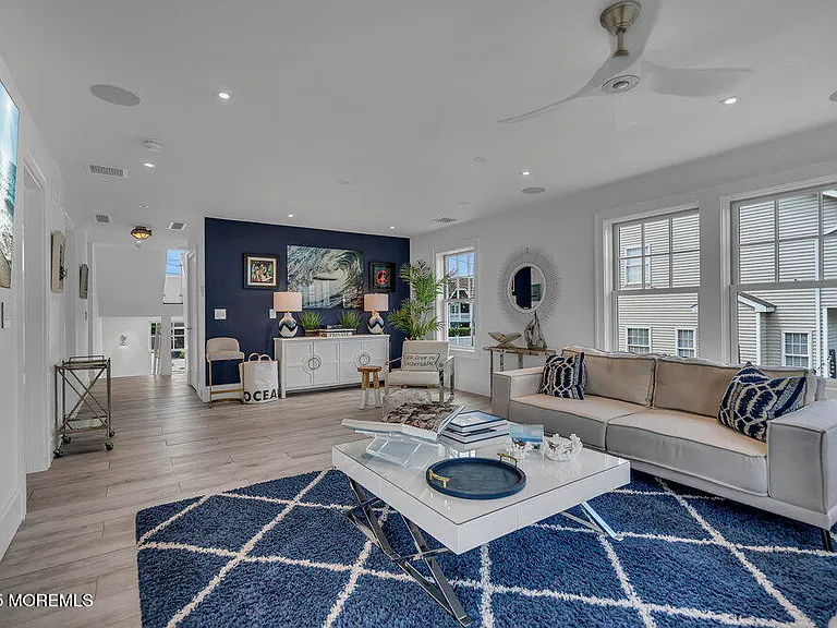 985 Ocean Ave — Photo 14