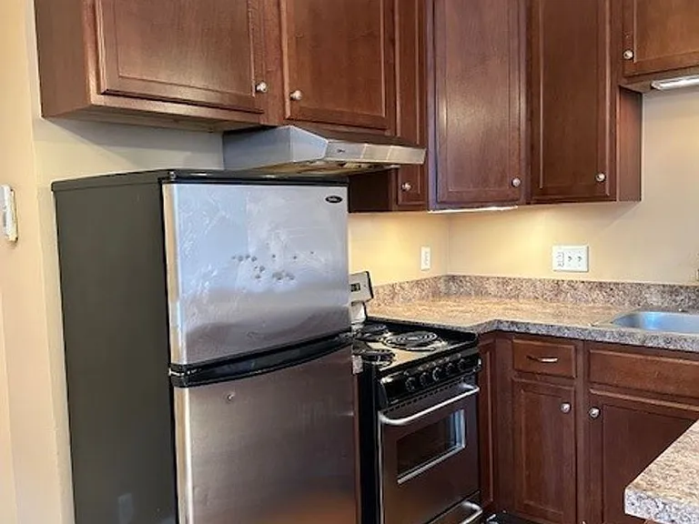 214 Pine St #2F — Photo 6