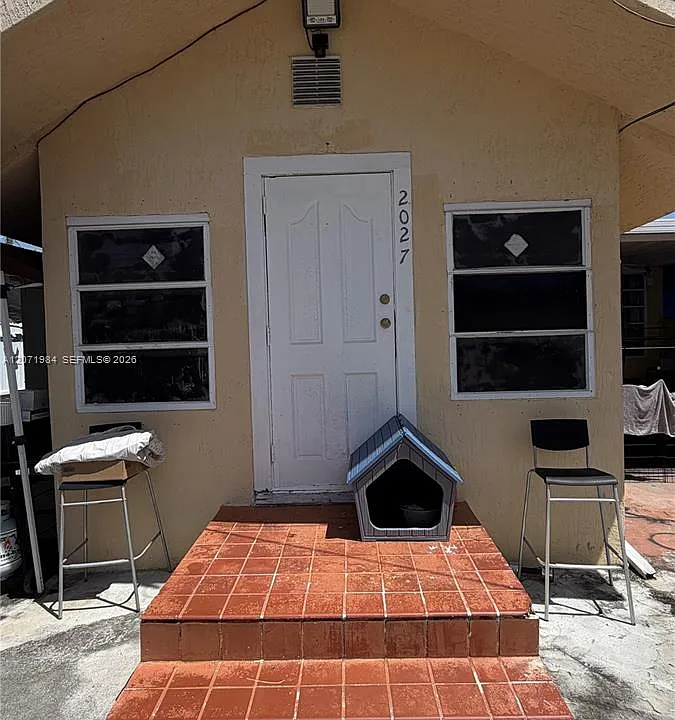 2027 NW 1st Ter #R