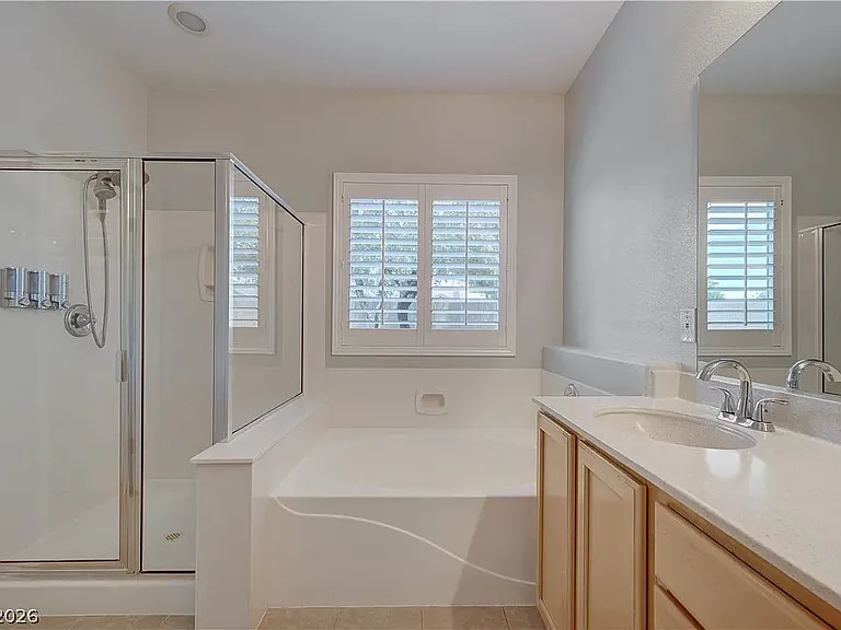 2444 Urrard St — Photo 6