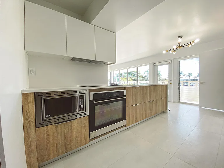 2755 NE 28th Ave #C1 — Photo 3