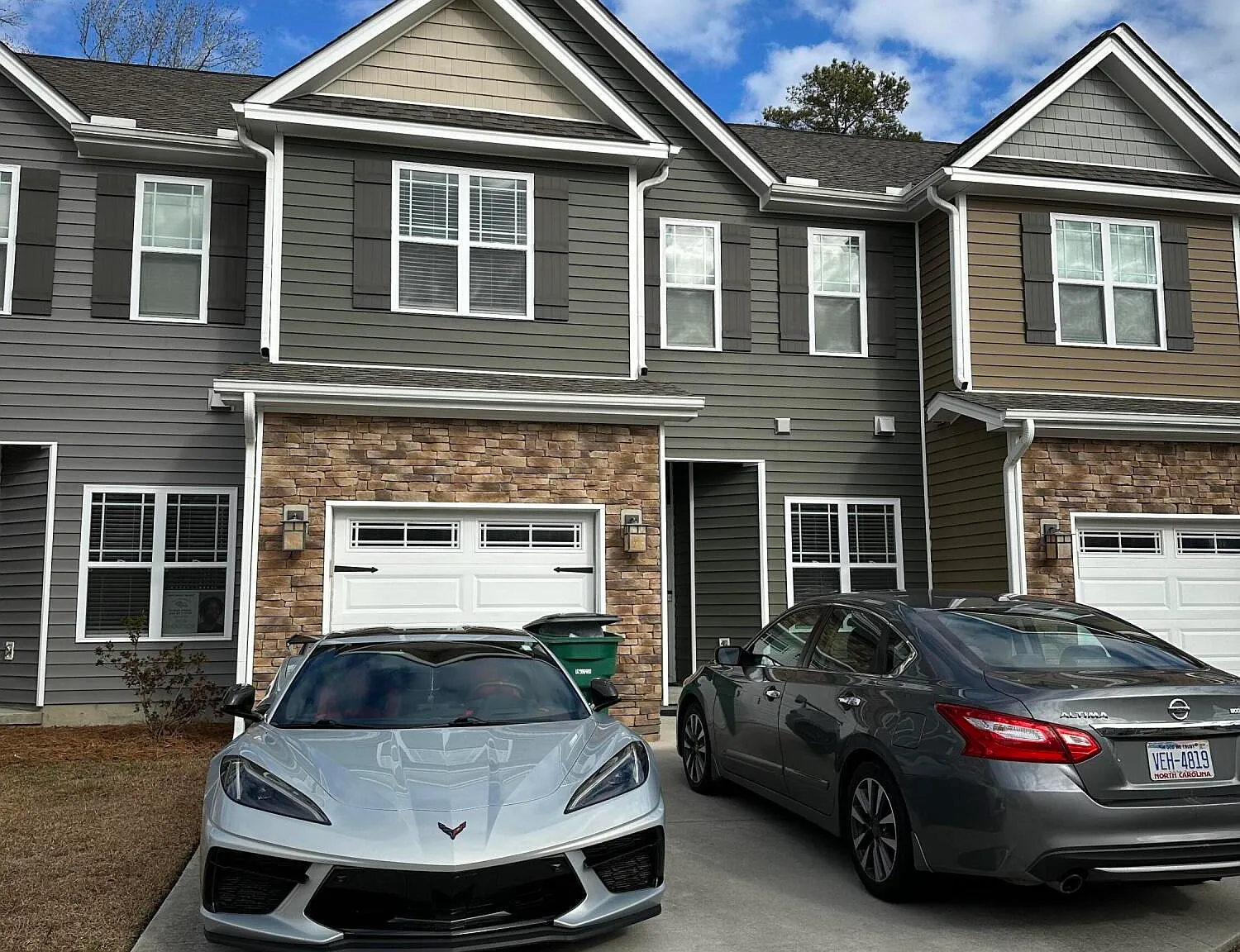 3 bed, 2.5 bath, 1902 sqft, $2,000 — Photo 1