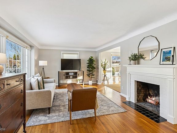 5th image of 20369 Parkview Ave