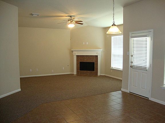 4th image of 2511 Oakthorn Ct